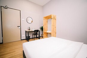 Swing & Pillows at 87 Chulia St