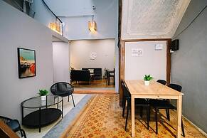 Swing & Pillows at 87 Chulia St