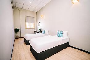 Swing & Pillows at 87 Chulia St