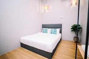 Swing & Pillows at 87 Chulia St