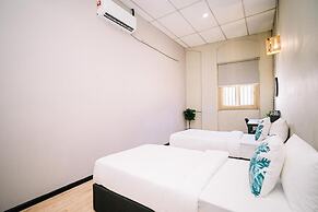 Swing & Pillows at 87 Chulia St