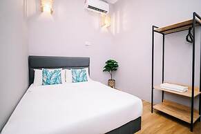 Swing & Pillows at 87 Chulia St
