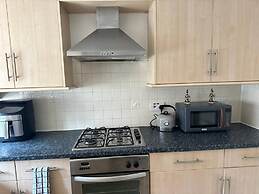 Runcorn Cozy 3-bed Entire House