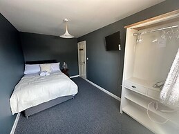 Runcorn Cozy 3-bed Entire House