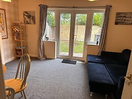 Runcorn Cozy 3-bed Entire House