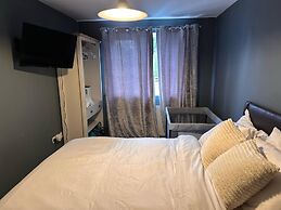 Runcorn Cozy 3-bed Entire House