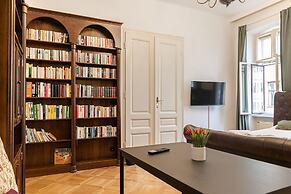 Spacious 4BR Apt Long Stay Friendly