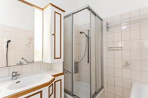 Spacious 4BR Apt Long Stay Friendly