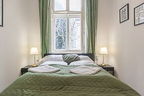 Spacious 4BR Apt Long Stay Friendly