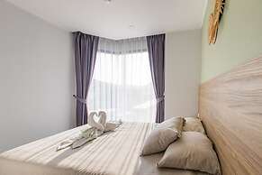 Modern Condo - 1BR & Office T3-528