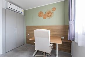 Modern Condo - 1BR & Office T3-528