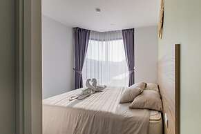 Modern Condo - 1BR & Office T3-528