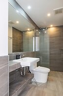Modern Condo - 1BR & Office T3-528