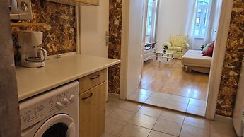 Spacious 2BR Apt Long Stay in Vienna
