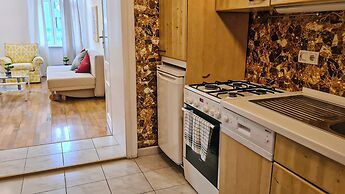 Spacious 2BR Apt Long Stay in Vienna