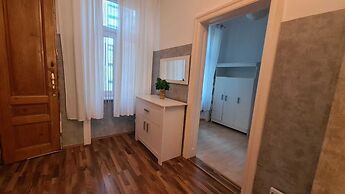 Spacious 2BR Apt Long Stay in Vienna