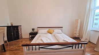 Spacious 2BR Apt Long Stay in Vienna