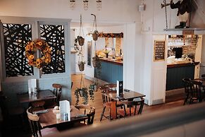 Fox and Hounds Inn