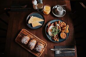 Fox and Hounds Inn