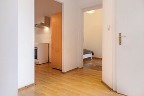 Bright 2BR Apt Perfect Long Stay