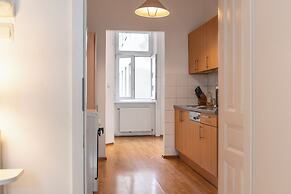 Bright 2BR Apt Perfect Long Stay