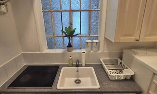 Charming 1BR Apt Near Central Vienna
