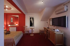 HOTEL MILLENNIUM