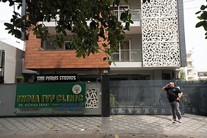 The Paras Studio Serviced Apartments