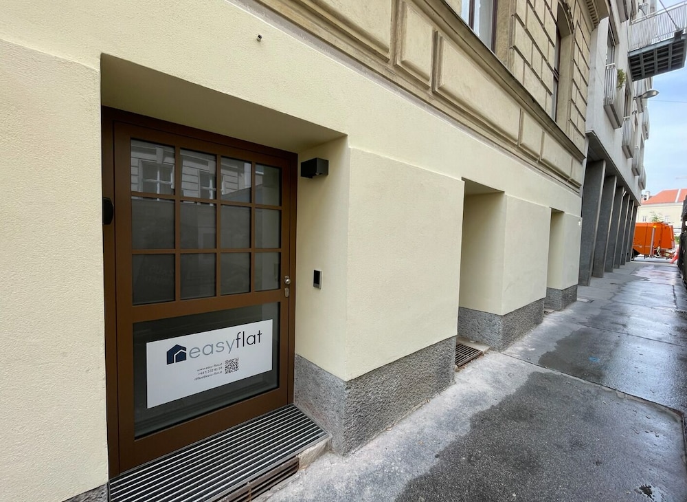 easy-flat Votiv - 153sqm Apartment with Terrace