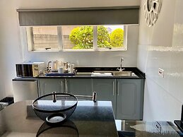 Spacious Ground-floor Studio in Central New Chadcombe - 2316