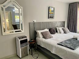 Spacious Ground-floor Studio in Central New Chadcombe - 2316