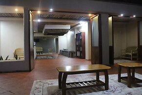 Montane Safaris Hotel Entebbe