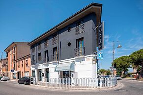 Urban Hotel