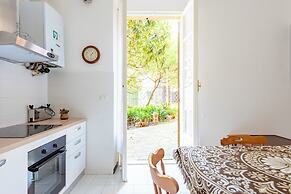 Spacious 2-bedroom flat near the beach