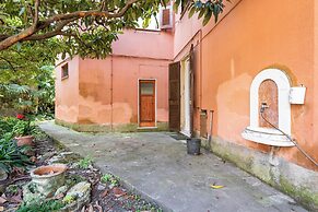 Spacious 2-bedroom flat near the beach
