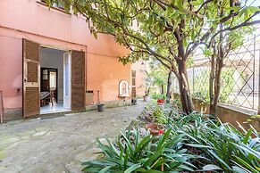 Spacious 2-bedroom flat near the beach