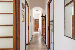 Spacious 2-bedroom flat near the beach