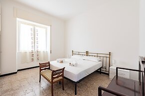 Spacious 2-bedroom flat near the beach