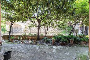 Spacious 2-bedroom flat near the beach