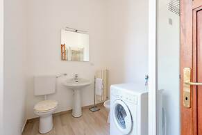 Spacious 2-bedroom flat near the beach