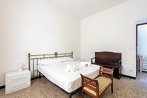 Spacious 2-bedroom flat near the beach