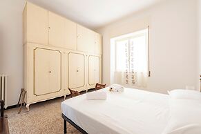 Spacious 2-bedroom flat near the beach