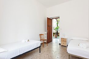 Spacious 2-bedroom flat near the beach