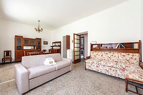 Spacious 2-bedroom flat near the beach