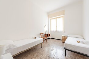 Spacious 2-bedroom flat near the beach