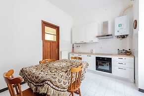 Spacious 2-bedroom flat near the beach