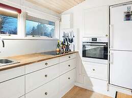 5 Star Holiday Home in Dronningmolle