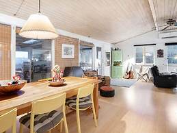 5 Star Holiday Home in Dronningmolle