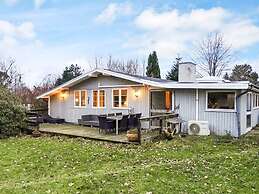5 Star Holiday Home in Dronningmolle
