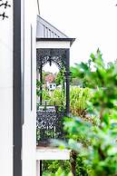 Designer Styled Studio in Central Trendy Glebe